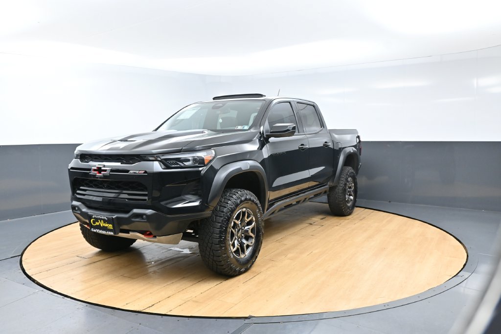 Used 2024 Chevrolet Colorado ZR2 w/ Technology Package AWD/4WD image 5