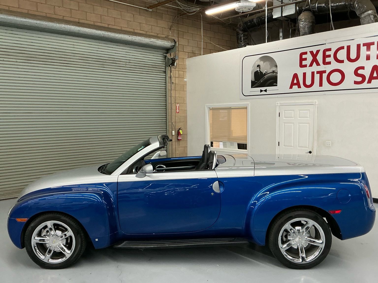 Used 2006 Chevrolet SSR w/ Preferred Equipment Group image 7