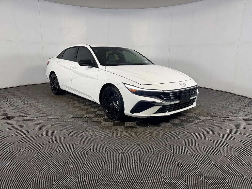 Used 2026 Hyundai Elantra Sport FWD image 4