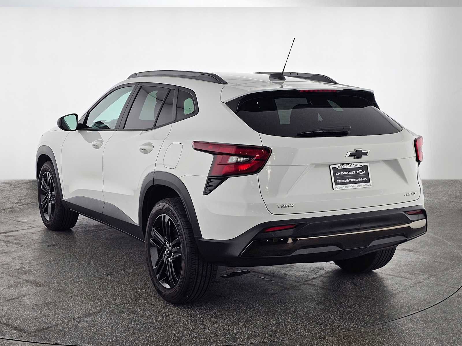 Used 2024 Chevrolet Trax ACTIV w/ Sunroof Package FWD image 5