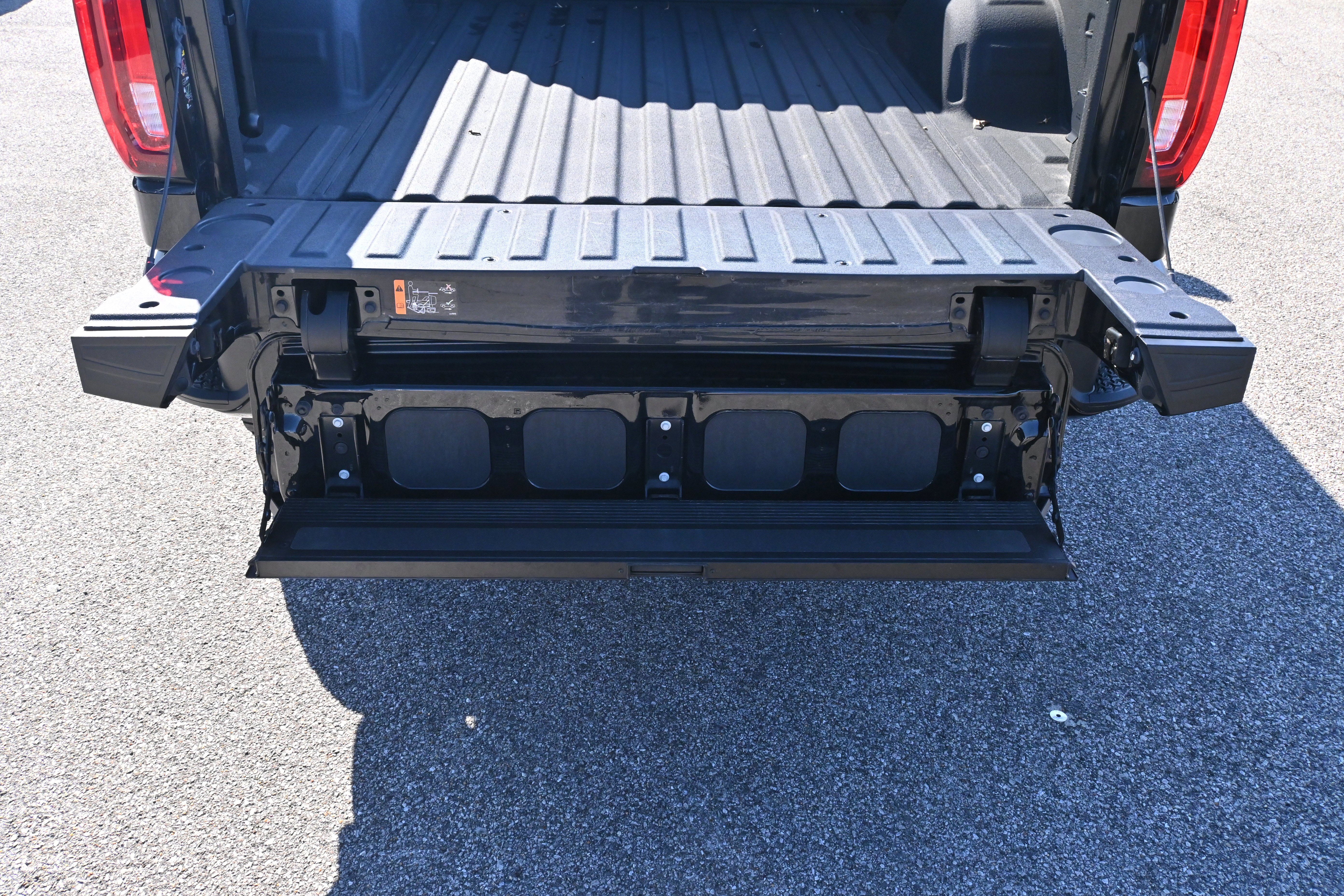 Used 2024 GMC Sierra 1500 AT4 w/ Technology Package image 36