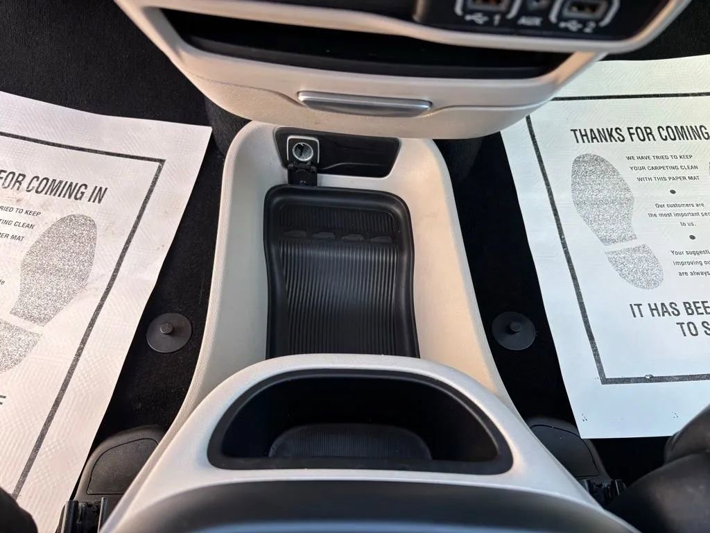 Used 2023 Chrysler Pacifica Touring-L image 30