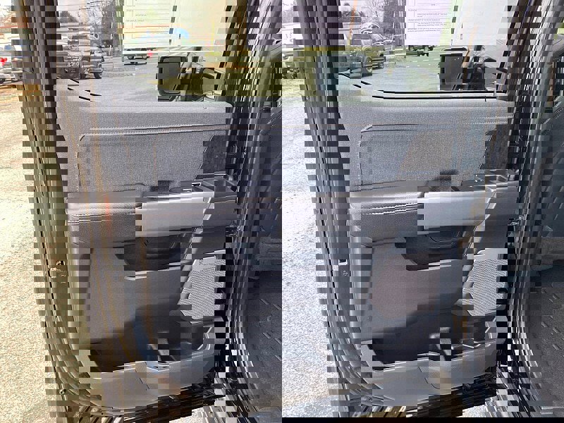 Used 2023 Ford F150 Lightning Lariat image 39