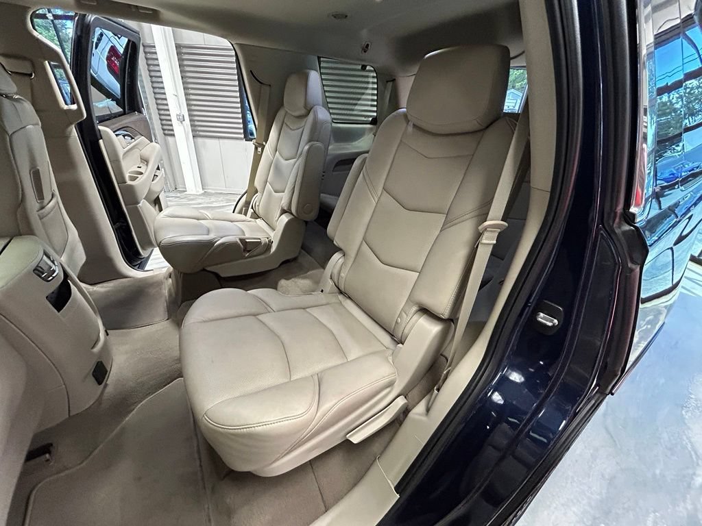 Used 2017 Cadillac Escalade Premium Luxury AWD/4WD image 8