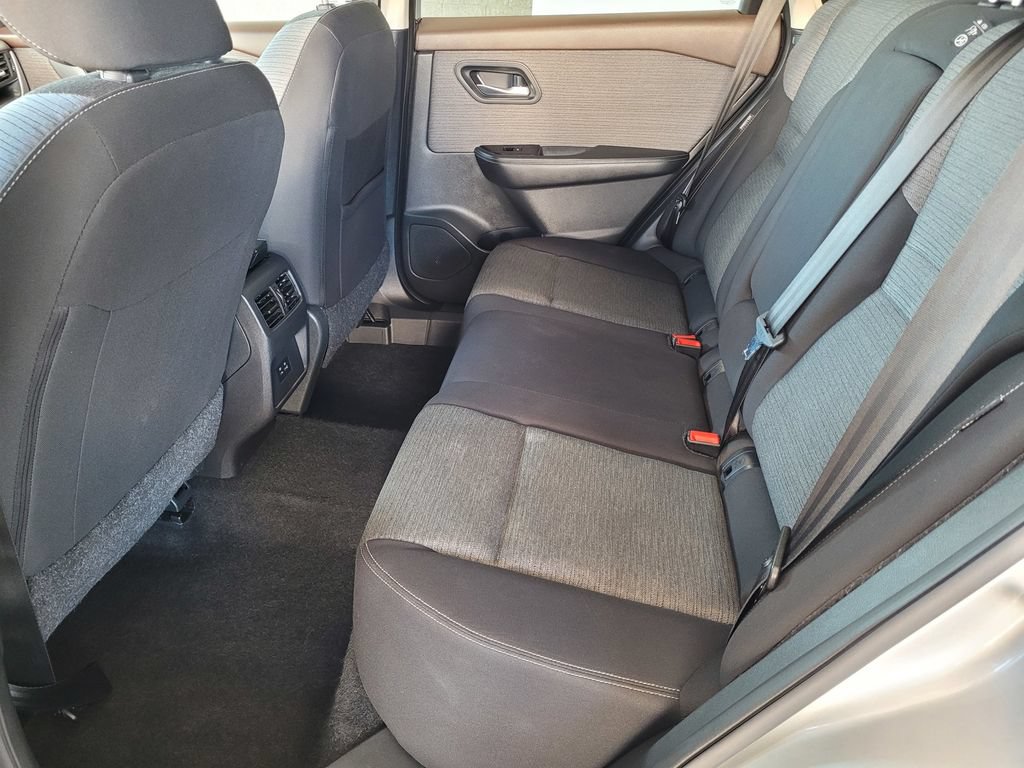 Used 2023 Nissan Rogue SV AWD/4WD image 7