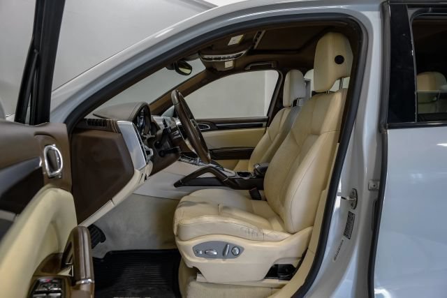 Used 2017 Porsche Cayenne AWD/4WD image 5