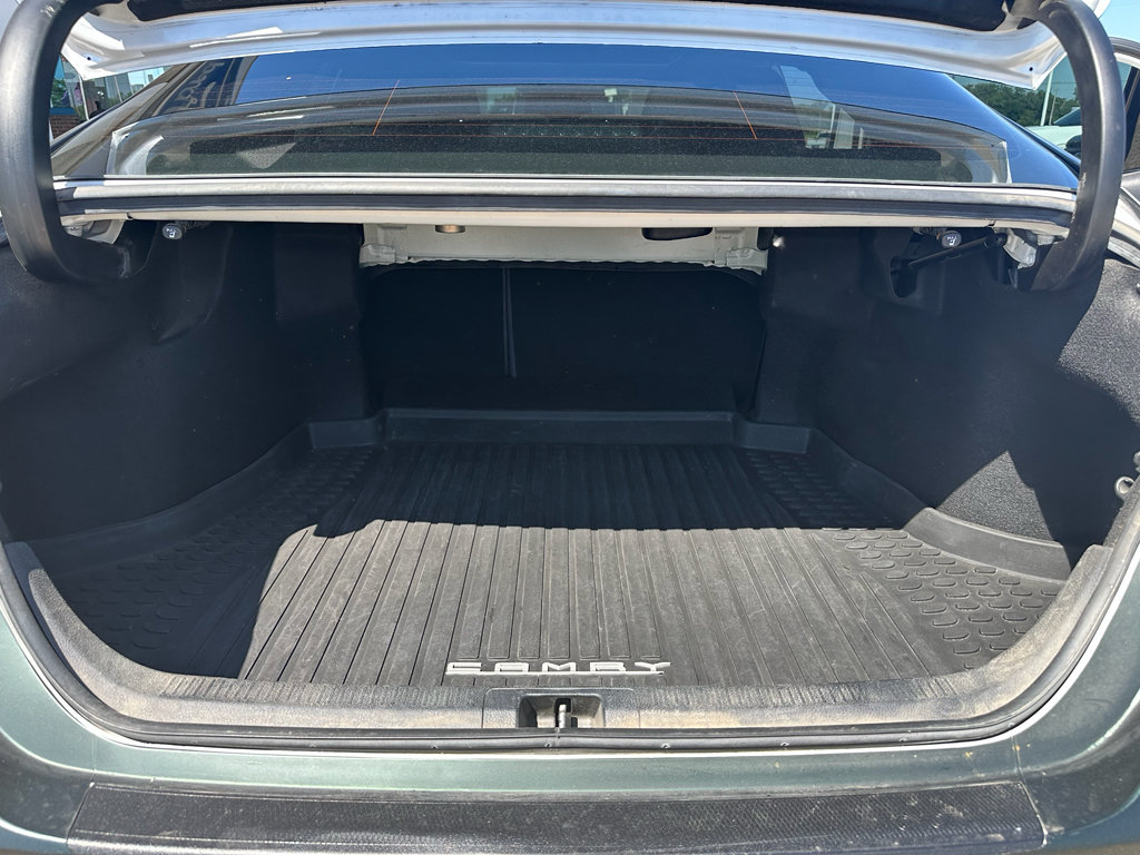 Used 2022 Toyota Camry XSE FWD image 6