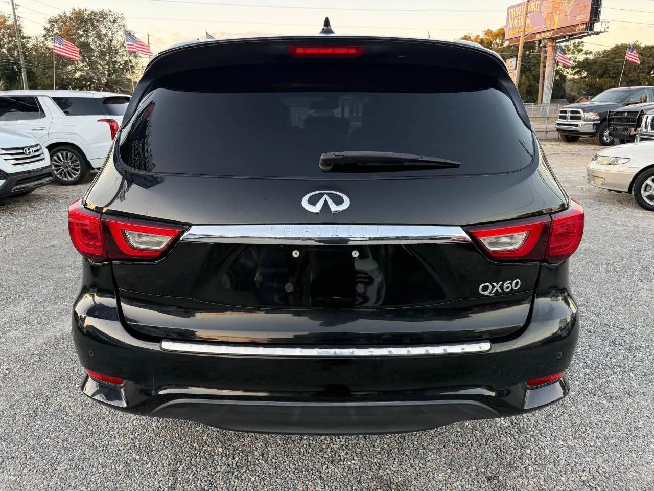 Used 2016 INFINITI QX60 3.5 Sport Utility 4D w/ Premium Plus Package image 5