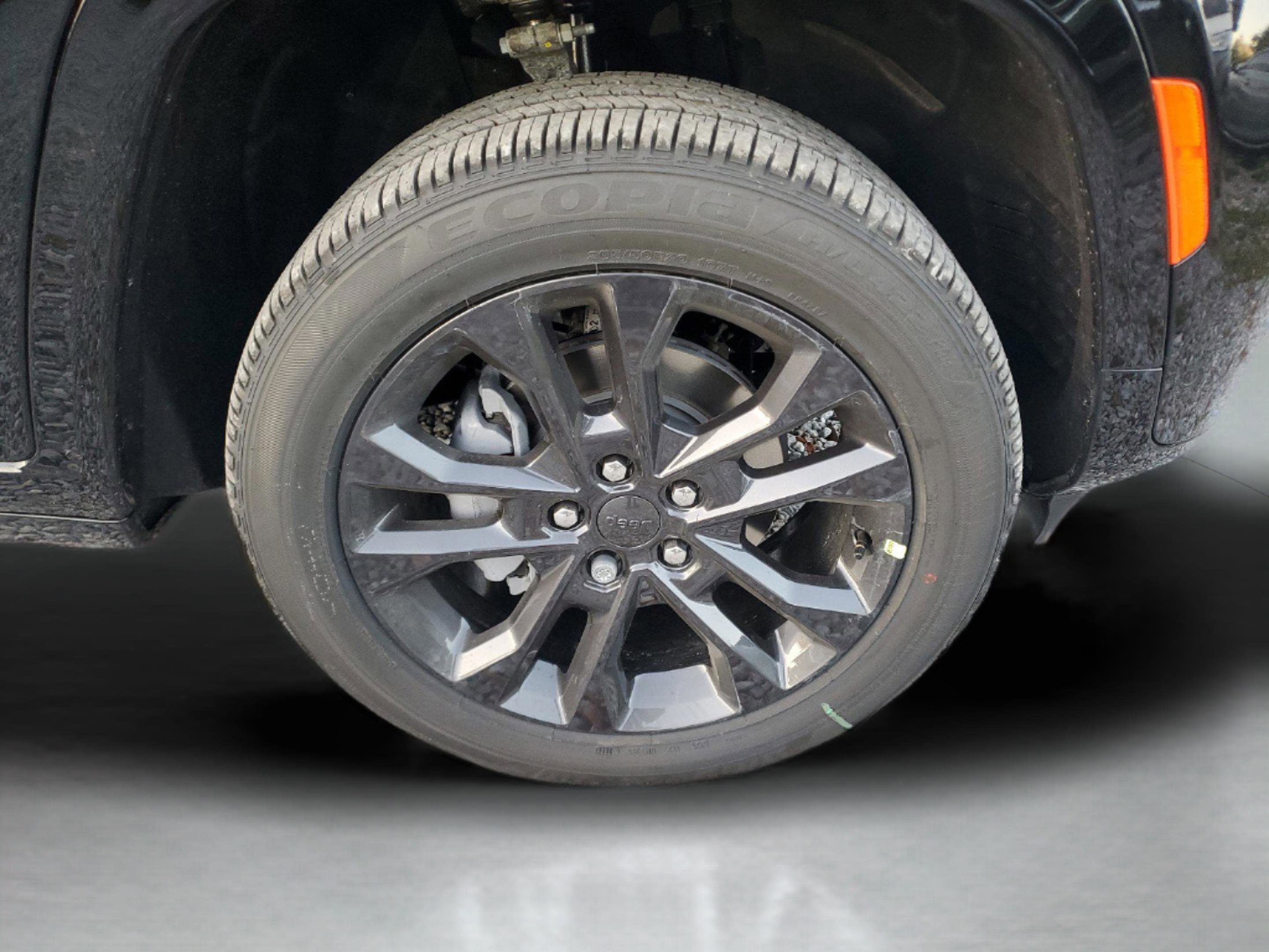 Certified 2026 Jeep Grand Cherokee Limited AWD/4WD image 5