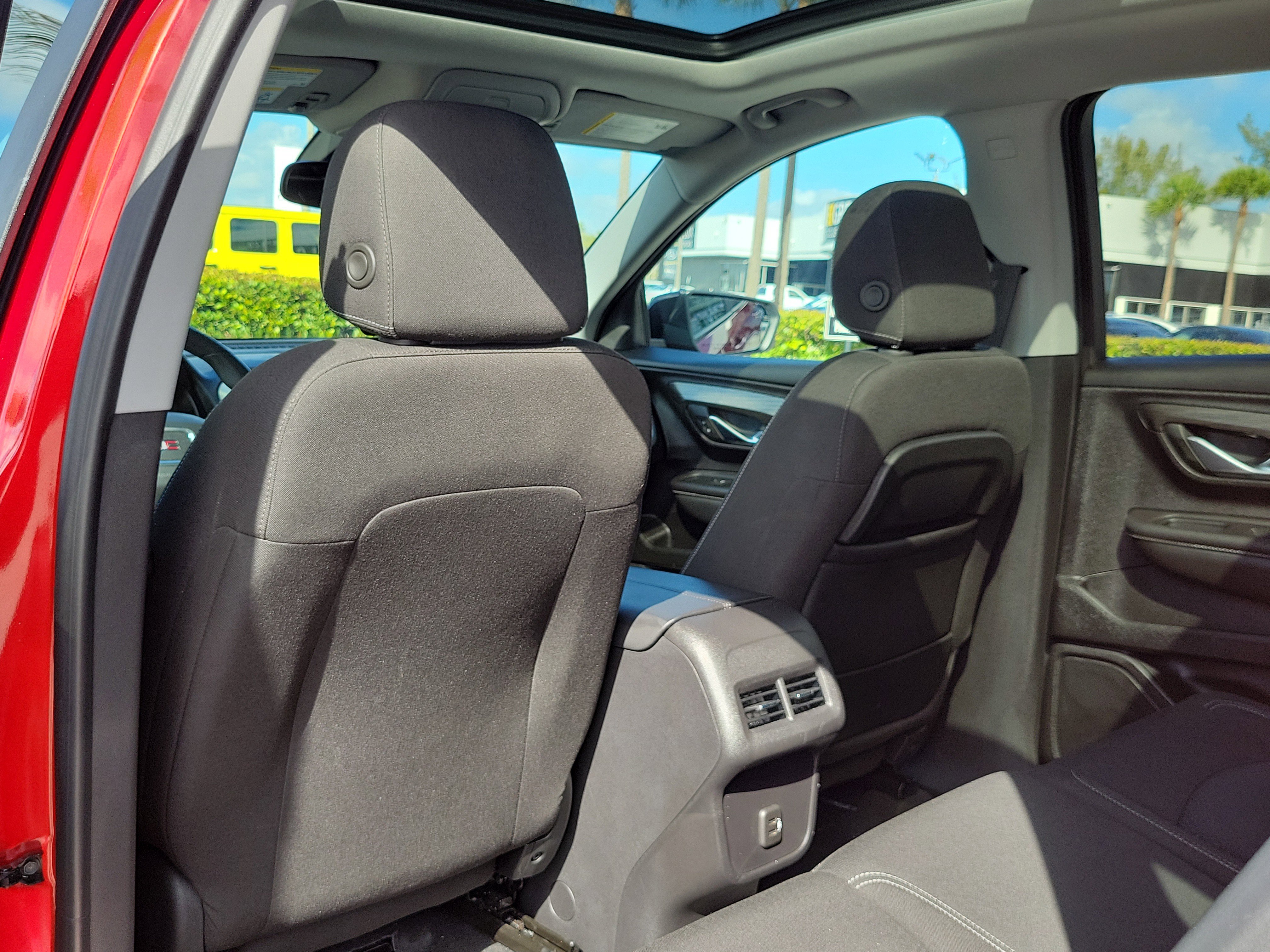 Used 2023 GMC Terrain SLE w/ Driver Convenience Package image 15