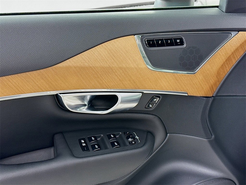 Used 2023 Volvo XC90 B5 Plus w/ Protection Package Premier image 18