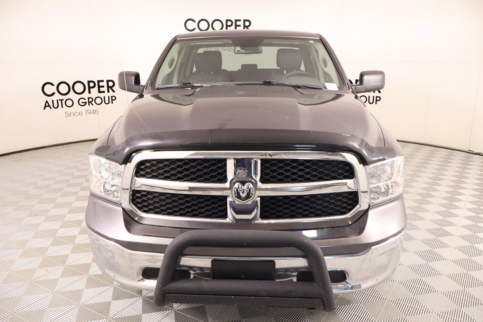 Used 2020 RAM 1500 Tradesman w/ Chrome Appearance Group RWD image 8