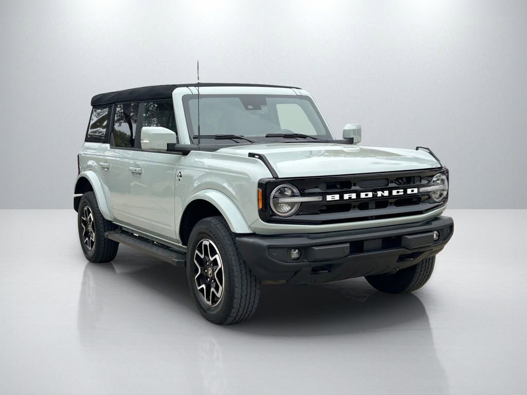 Used 2023 Ford Bronco Outer Banks image 3