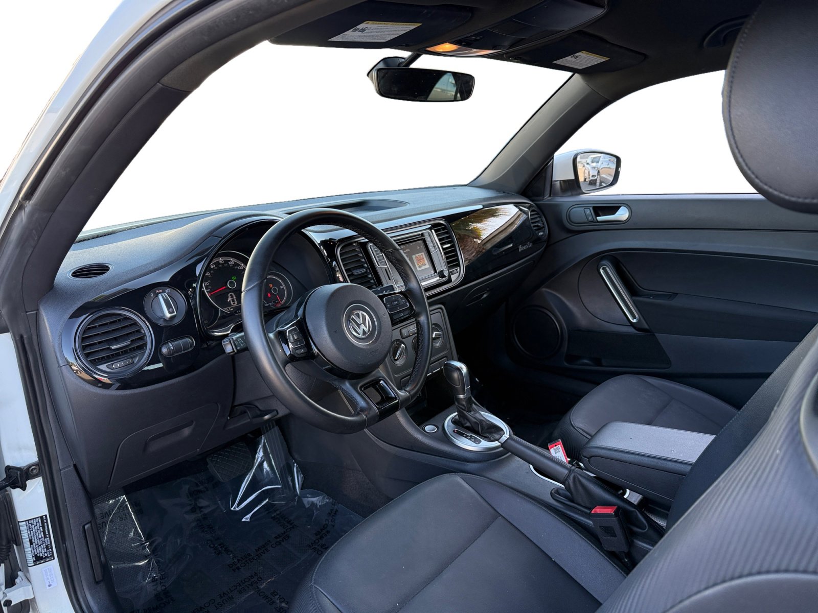 Used 2018 Volkswagen Beetle 2.0T S w/ Style & Comfort Package For S image 9