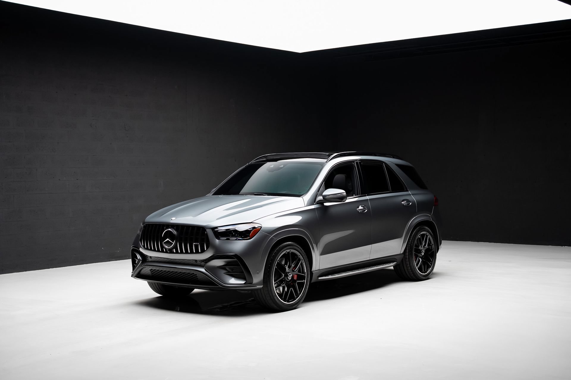 Used 2025 Mercedes-Benz GLE 53 AMG 4MATIC w/ Driver Assistance Package image 4