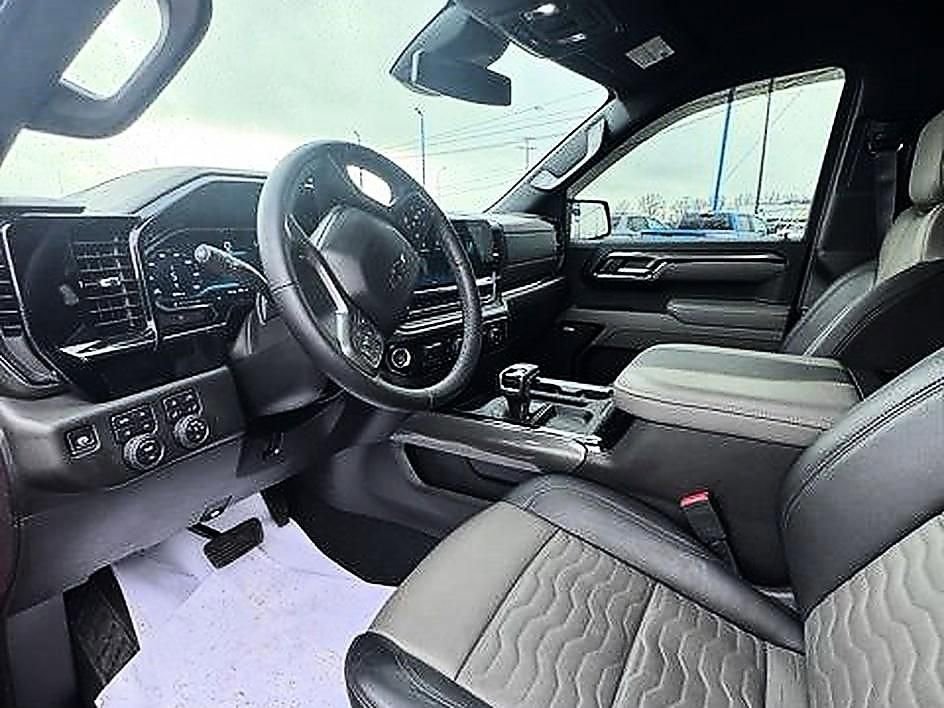 Used 2025 Chevrolet Silverado 1500 ZR2 w/ Dark Appearance Package image 9