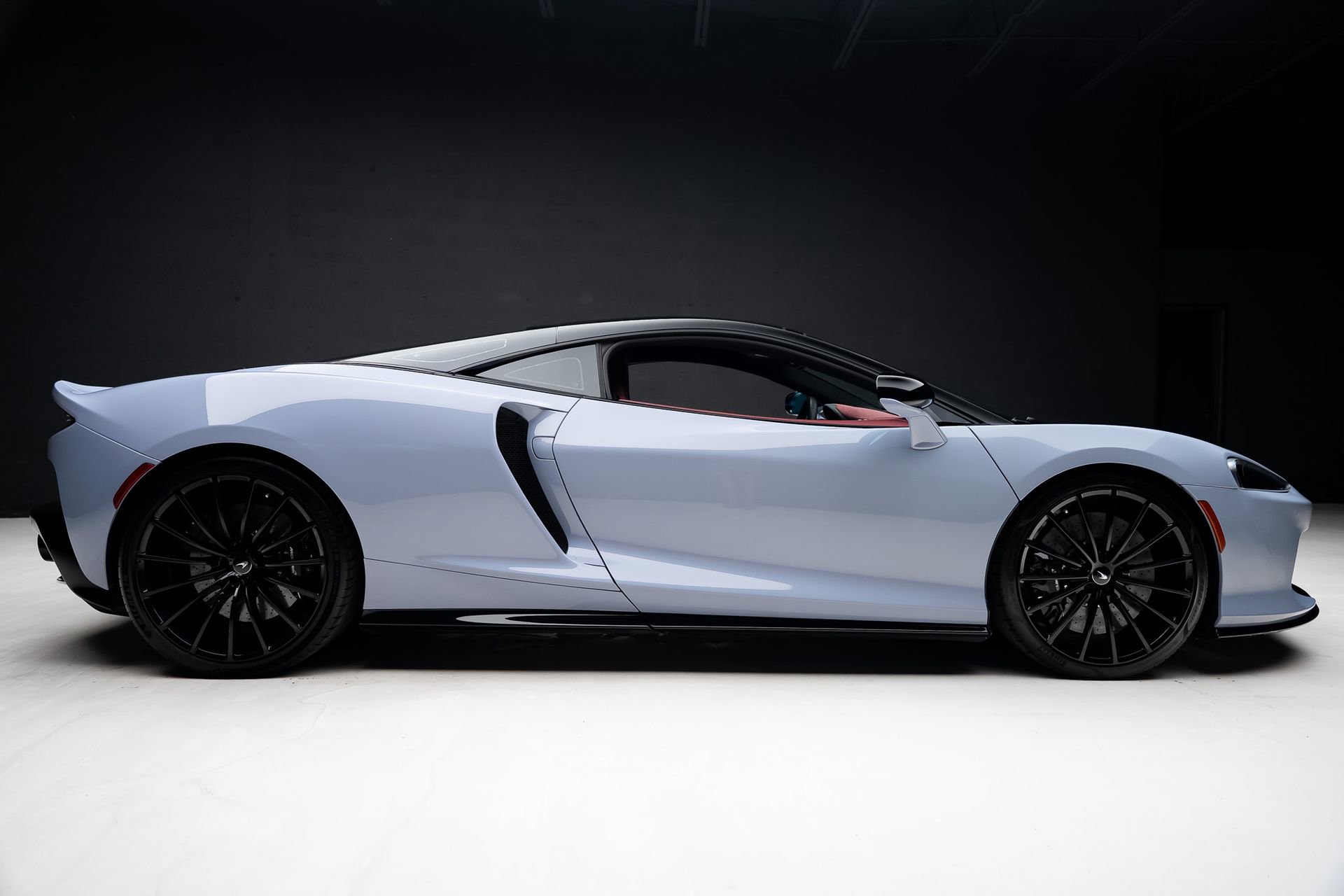 Used 2023 McLaren GT RWD image 34