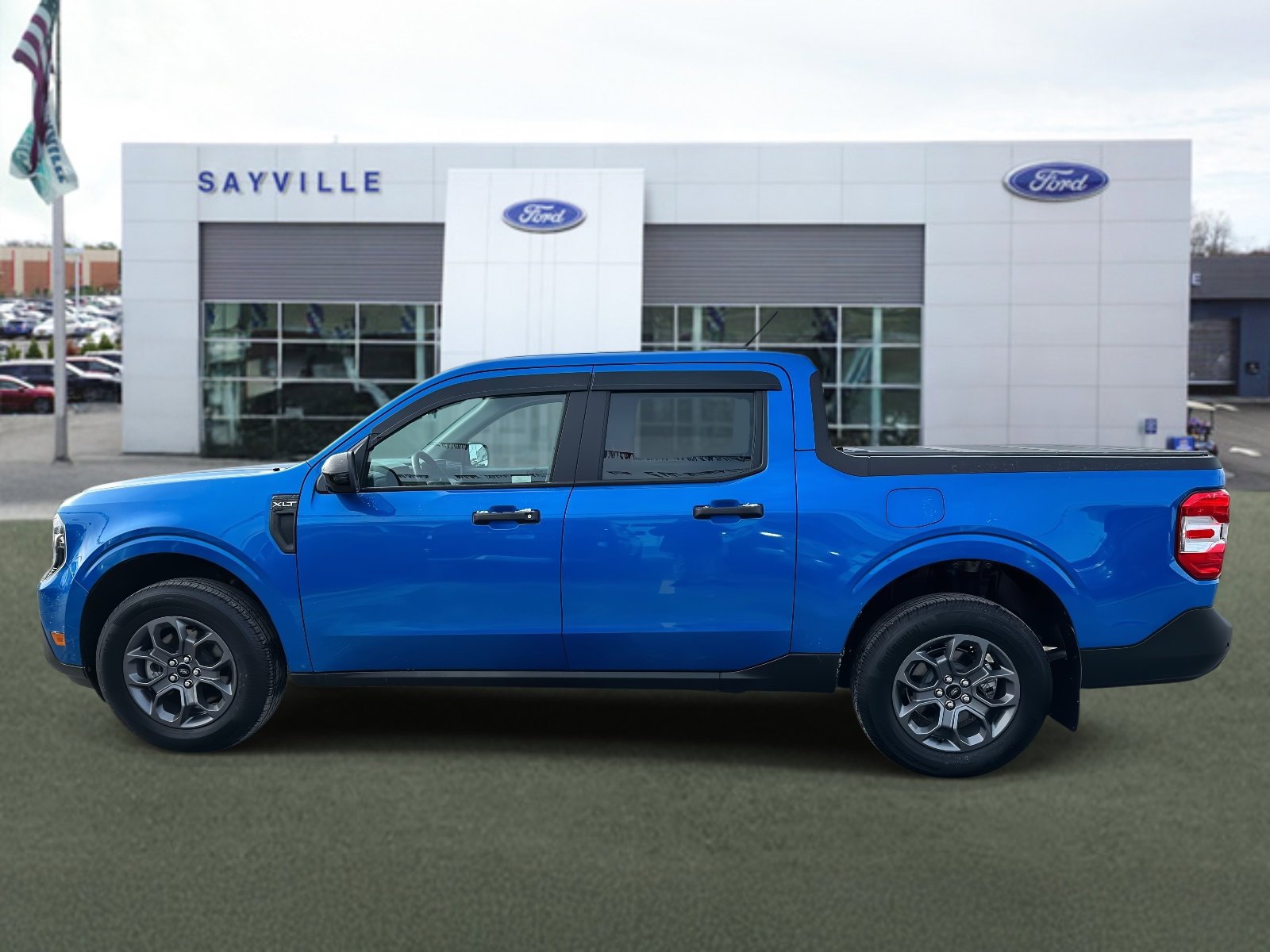 Used 2025 Ford Maverick XLT w/ XLT Luxury Package image 2
