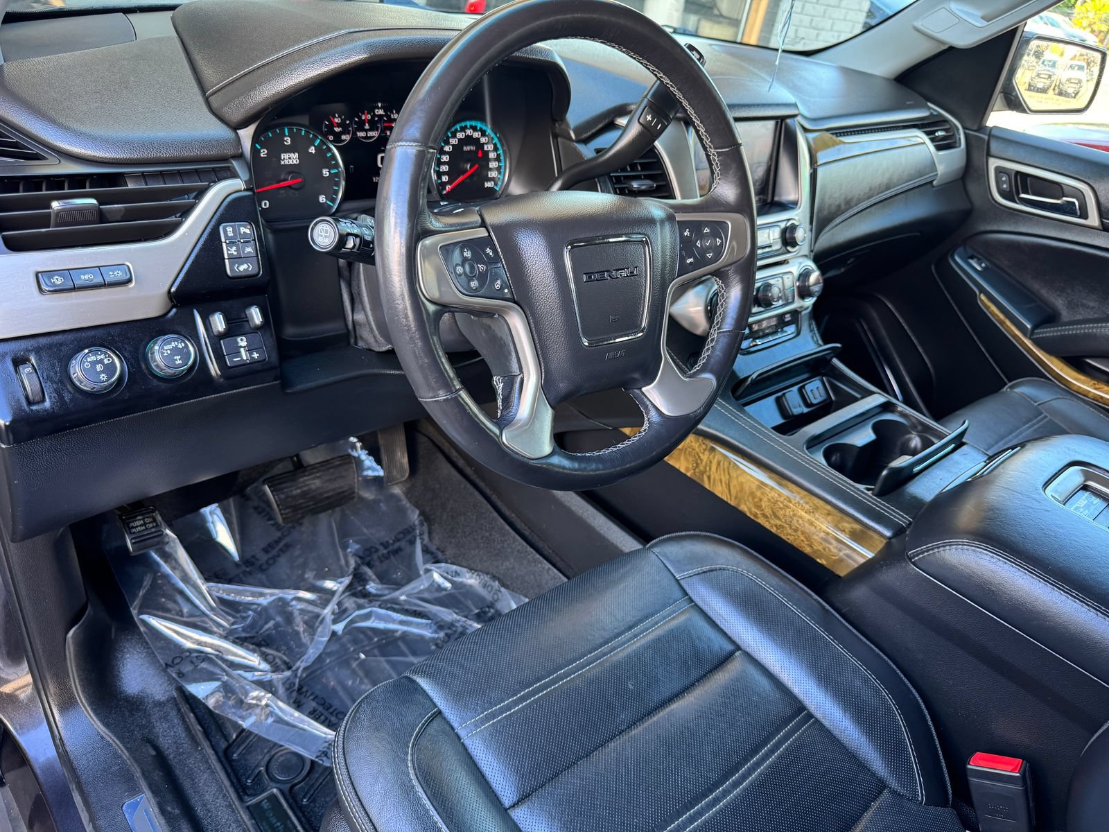 Used 2017 GMC Yukon XL Denali w/ Open Road Package AWD/4WD image 10