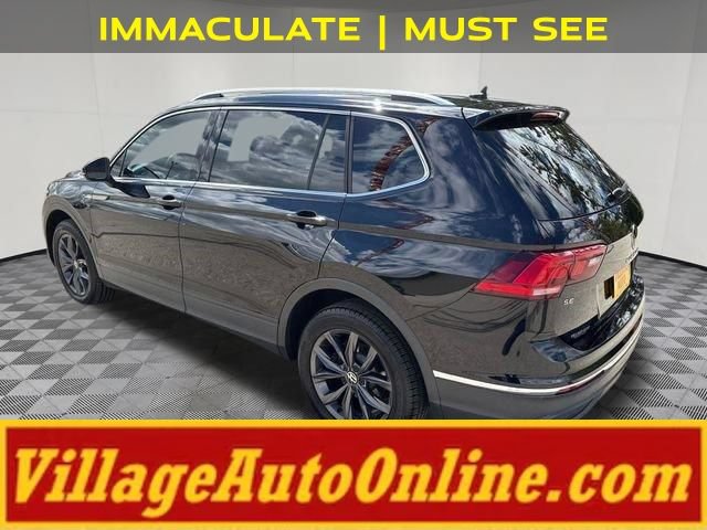 Used 2022 Volkswagen Tiguan SE w/ Panoramic Sunroof Package AWD/4WD image 2