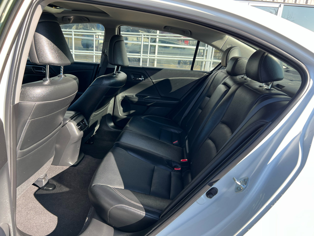 Used 2017 Honda Accord Touring image 12