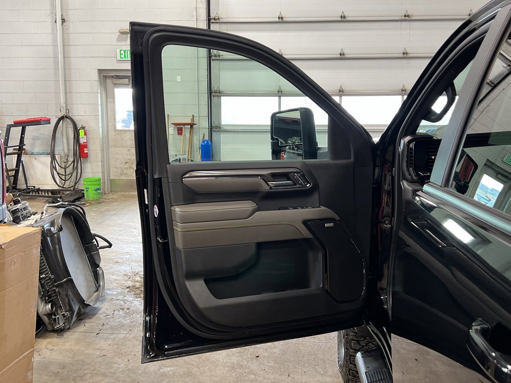 Used 2024 Chevrolet Silverado 2500 ZR2 w/ Technology Package image 10