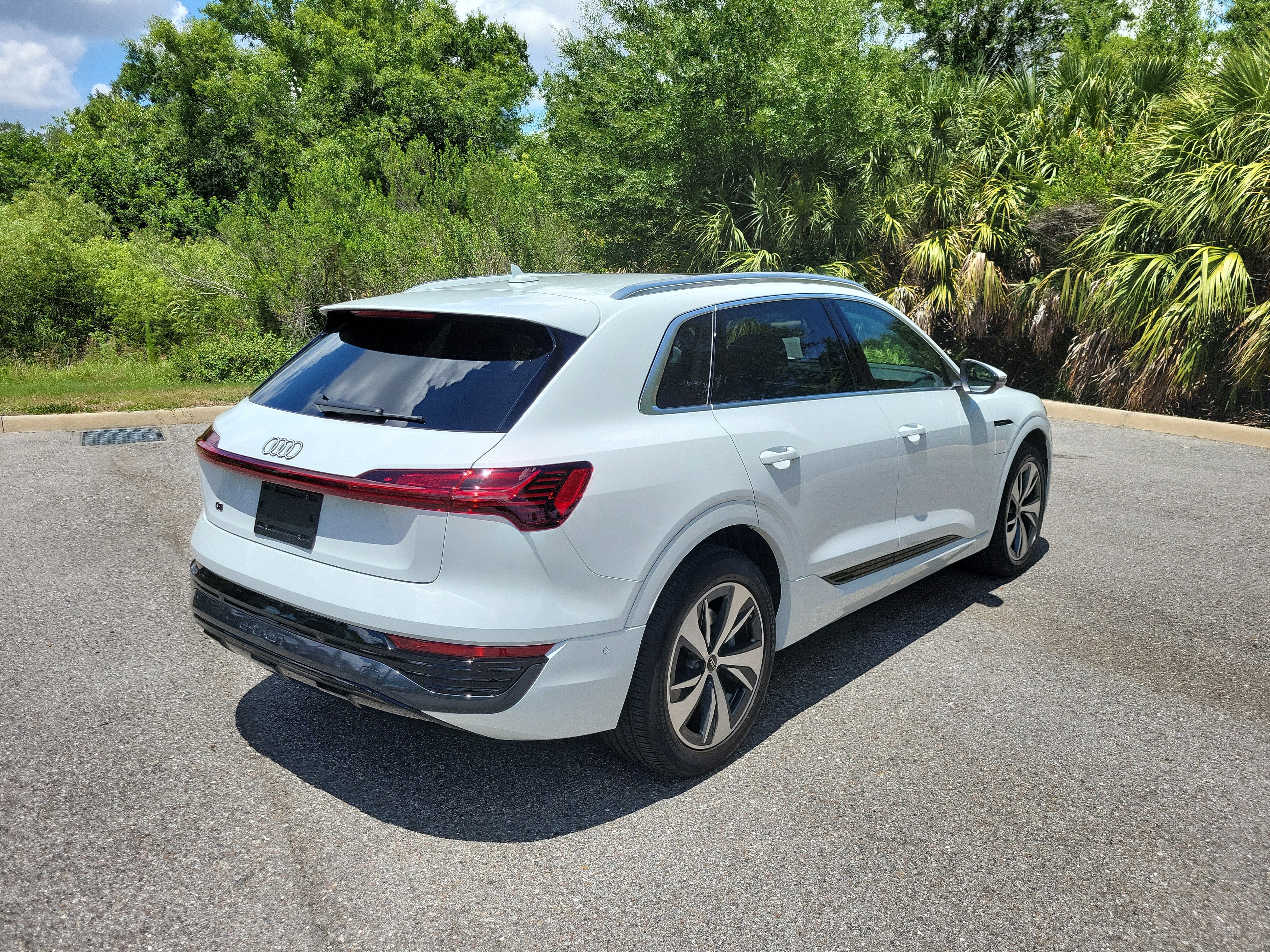 Used 2024 Audi Q8 e-tron Premium Plus w/ Premium Plus Package AWD/4WD image 4