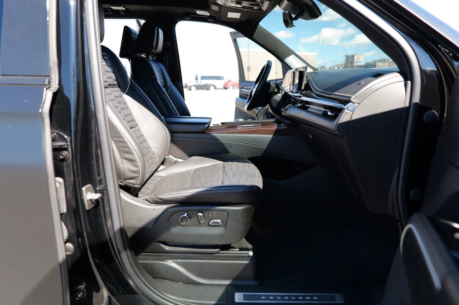 Used 2022 Cadillac Escalade ESV Sport Platinum AWD/4WD image 28