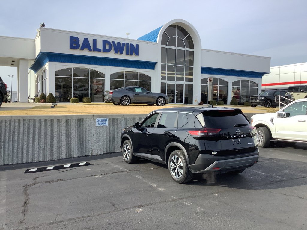 Used 2023 Nissan Rogue SV image 5