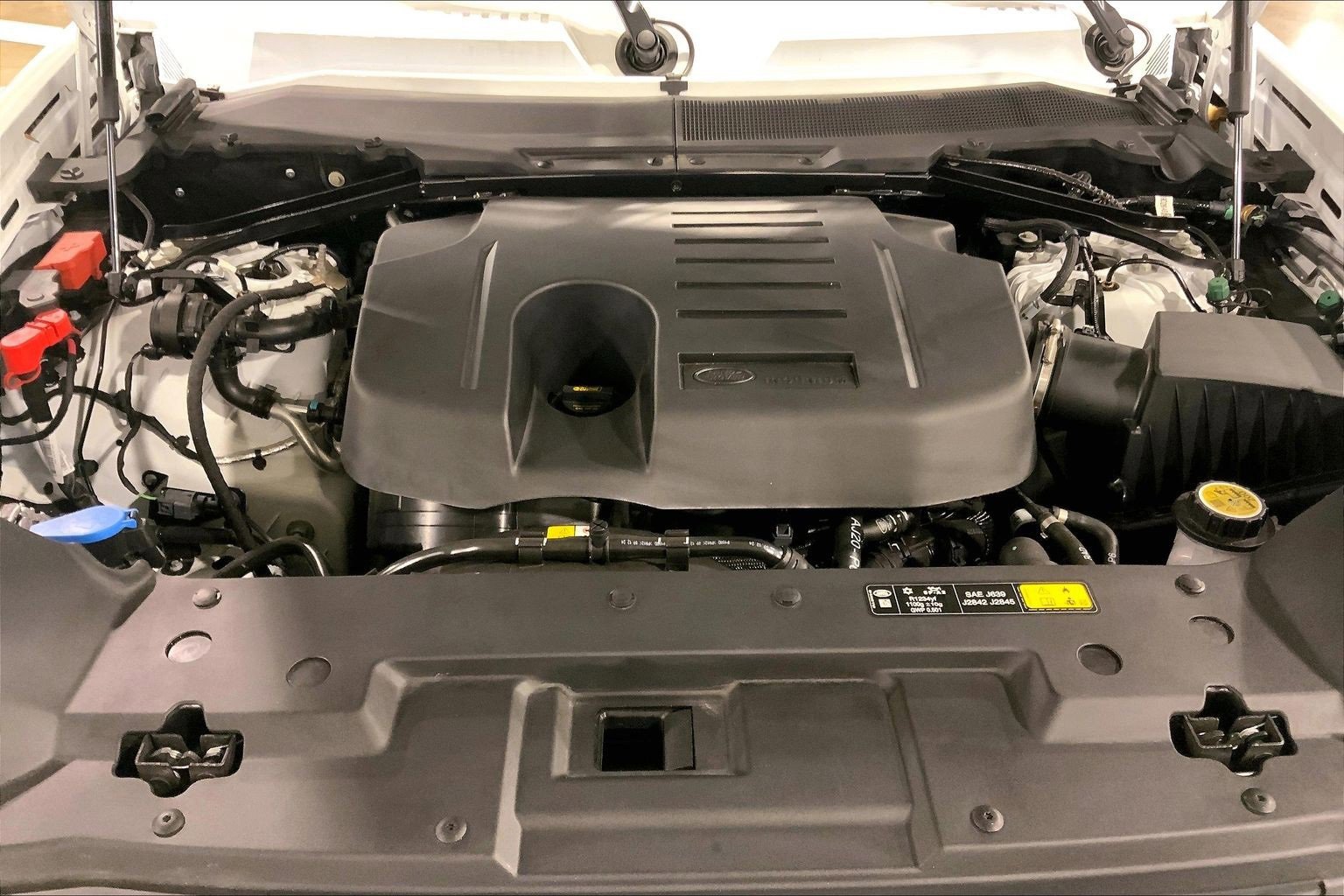 Used 2025 Land Rover Defender 130 X-Dynamic SE image 29