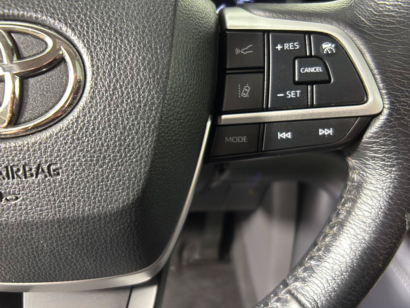 Used 2021 Toyota Sienna XLE FWD image 33