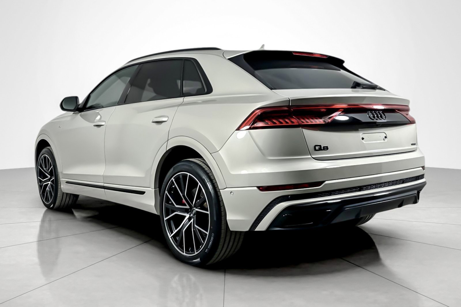 Used 2023 Audi Q8 Premium Plus w/ Premium Plus Package AWD/4WD image 3