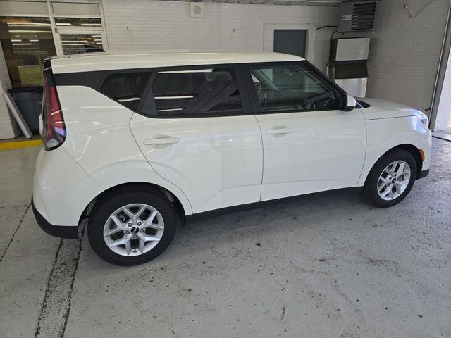 Certified 2025 Kia Soul LX FWD image 6