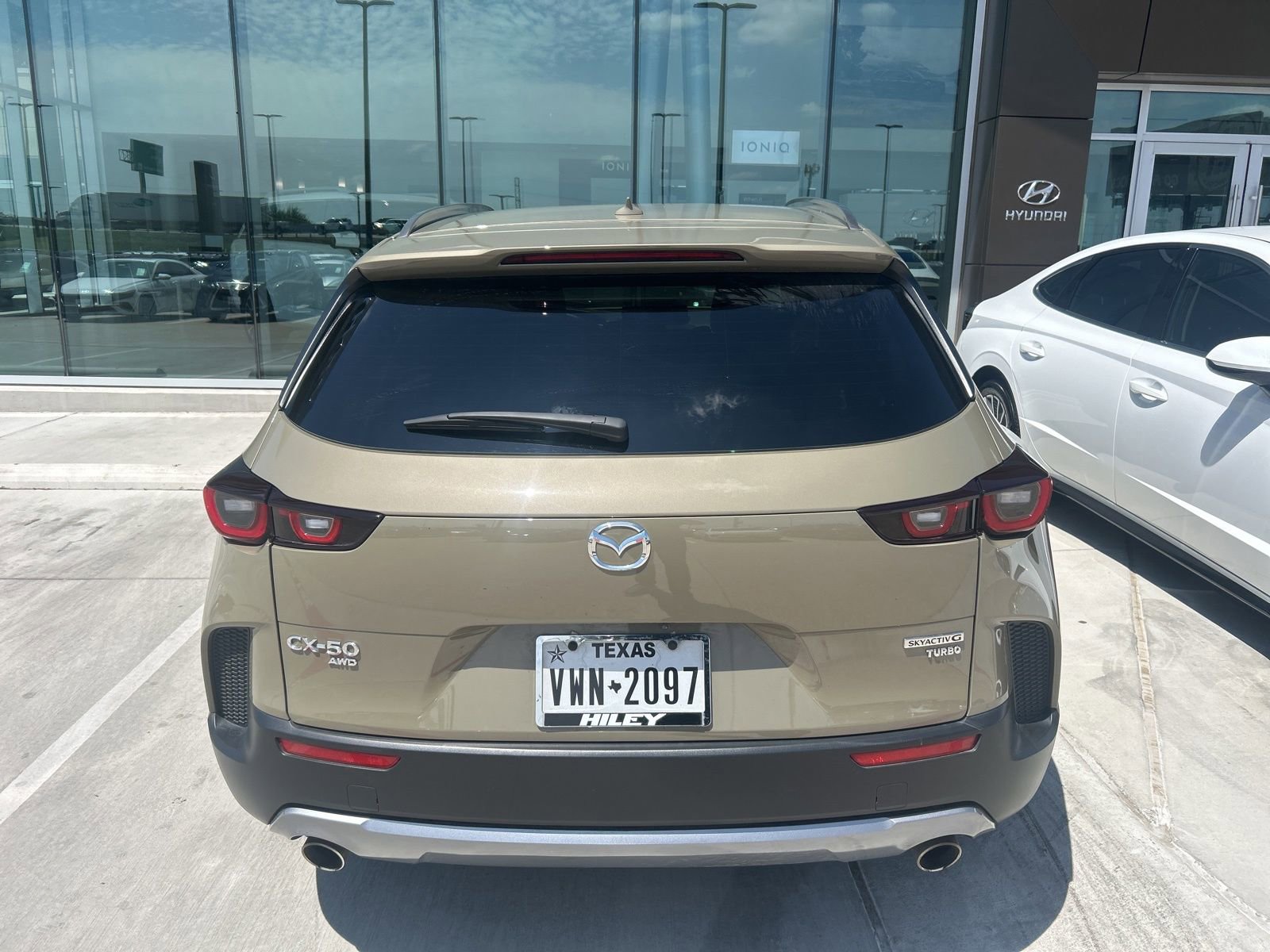 Used 2025 MAZDA CX-50 AWD 2.5 Turbo w/ Premium Pkg image 5