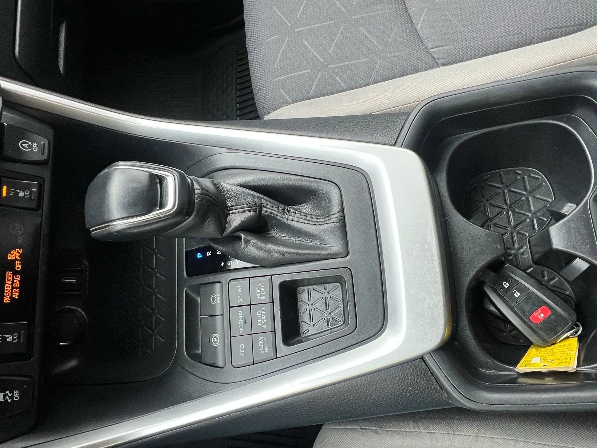 Used 2020 Toyota RAV4 XLE w/ XLE Grade Weather Package image 18