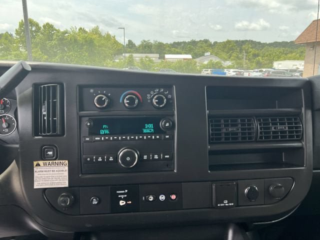 Used 2016 Chevrolet Express 3500 RWD image 16