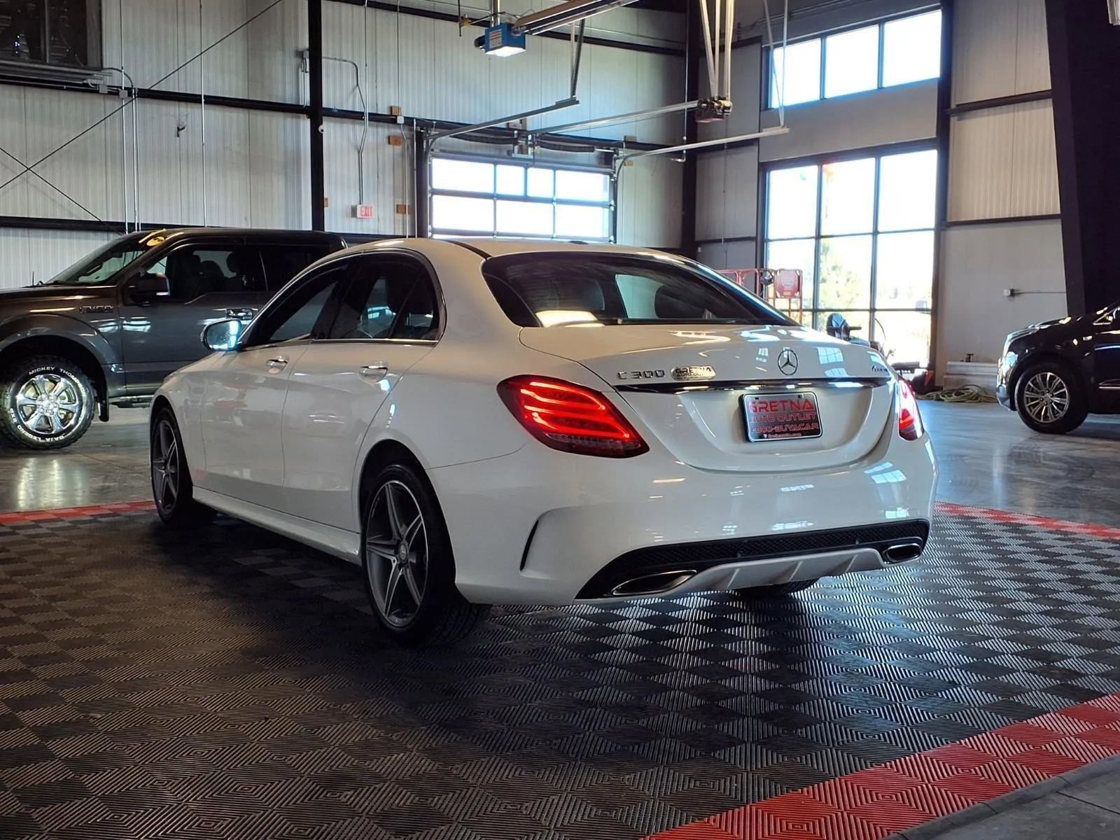 Used 2015 Mercedes-Benz C 300 4MATIC Sedan image 4