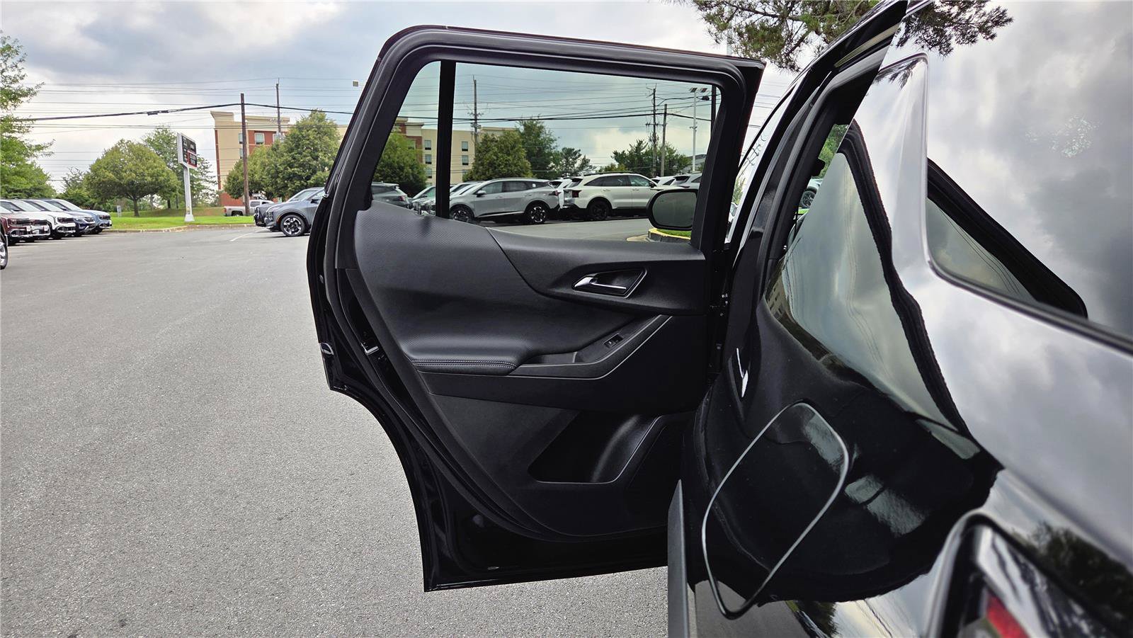Used 2025 Chevrolet Equinox LT AWD/4WD image 26