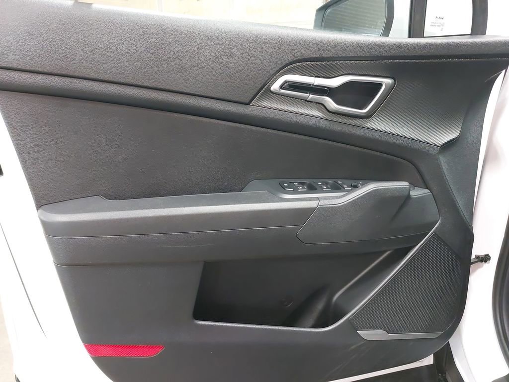 Used 2025 Kia Sportage LX image 26