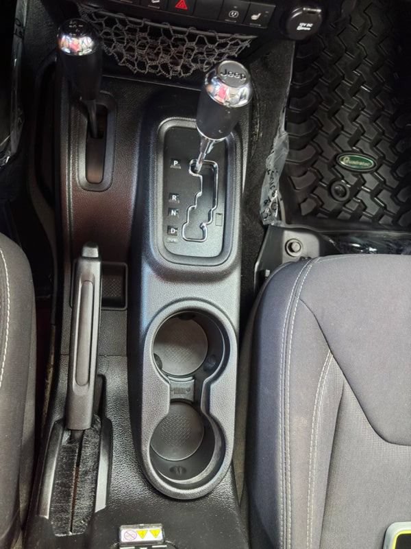Used 2013 Jeep Wrangler Unlimited Sahara w/ Dual Top Group AWD/4WD image 40
