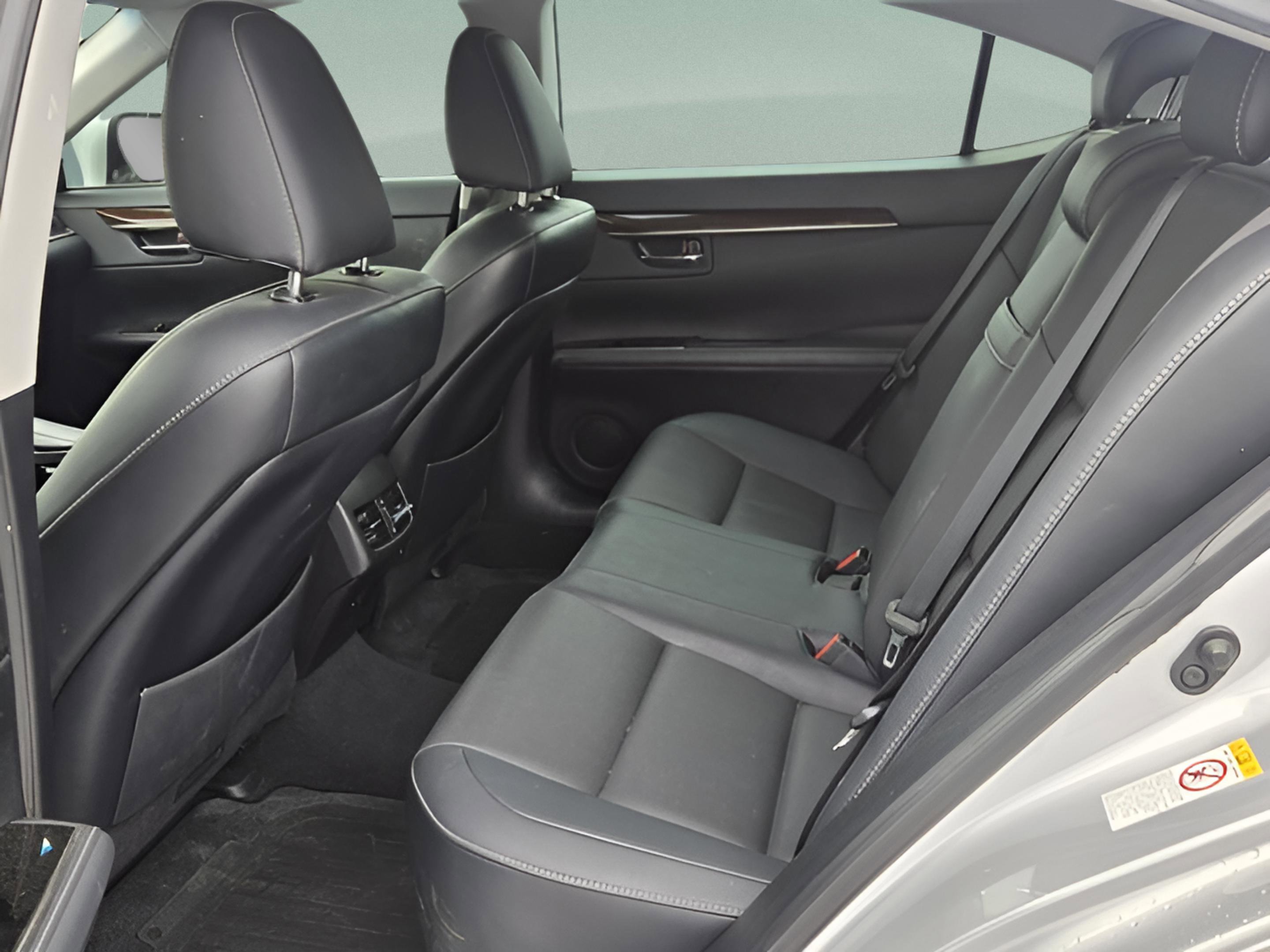 Used 2016 Lexus ES 350 w/ Navigation System Package image 10