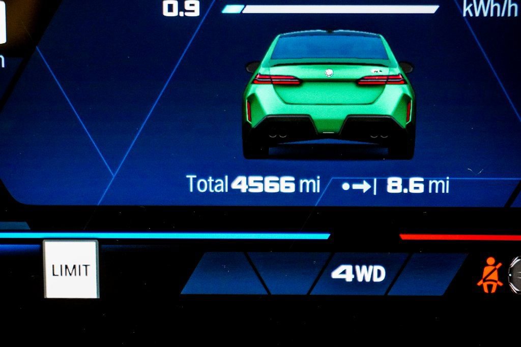 Used 2025 BMW M5 w/ Carbon Package image 47