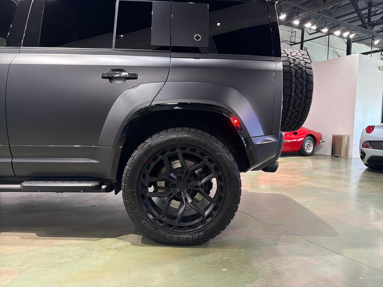 Used 2025 Land Rover Defender 110 image 4