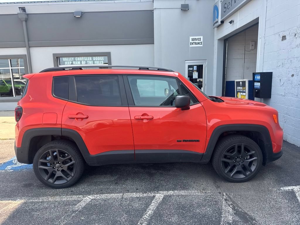 Used 2021 Jeep Renegade Latitude w/ Sun & Sound Group AWD/4WD image 10