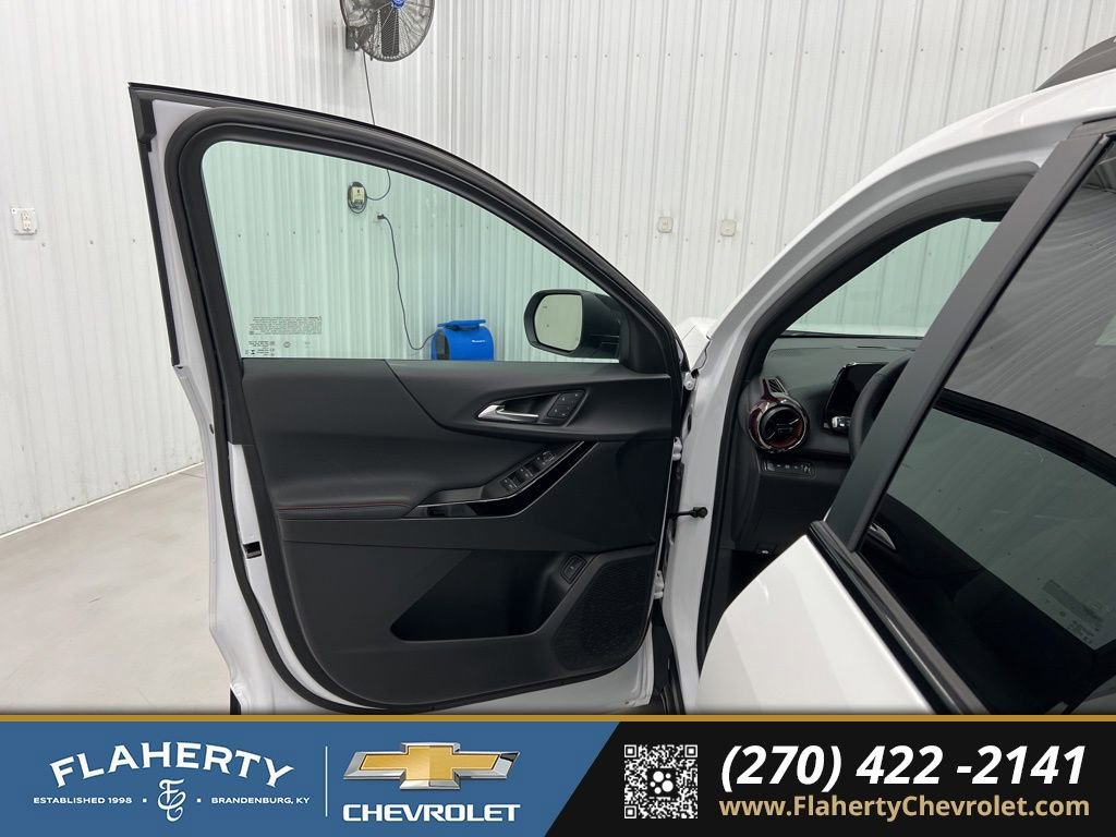 Used 2025 Chevrolet Equinox RS w/ Safety and Technology Package image 8