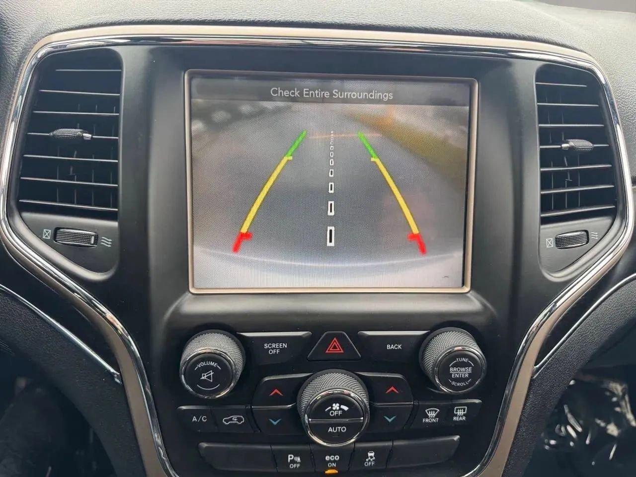 Used 2014 Jeep Grand Cherokee Limited w/ Luxury Group II image 17