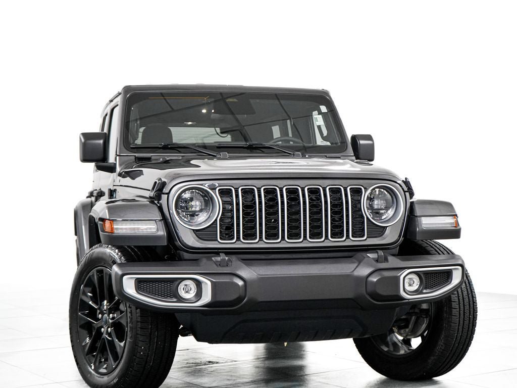 Used 2025 Jeep Wrangler Unlimited Sahara AWD/4WD image 3