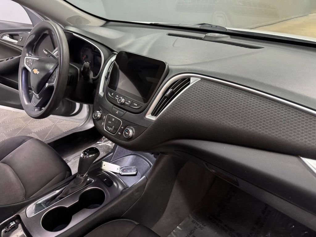 Used 2019 Chevrolet Malibu LS image 56