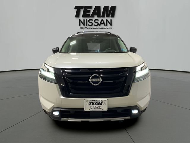 Used 2024 Nissan Pathfinder Platinum AWD/4WD image 2