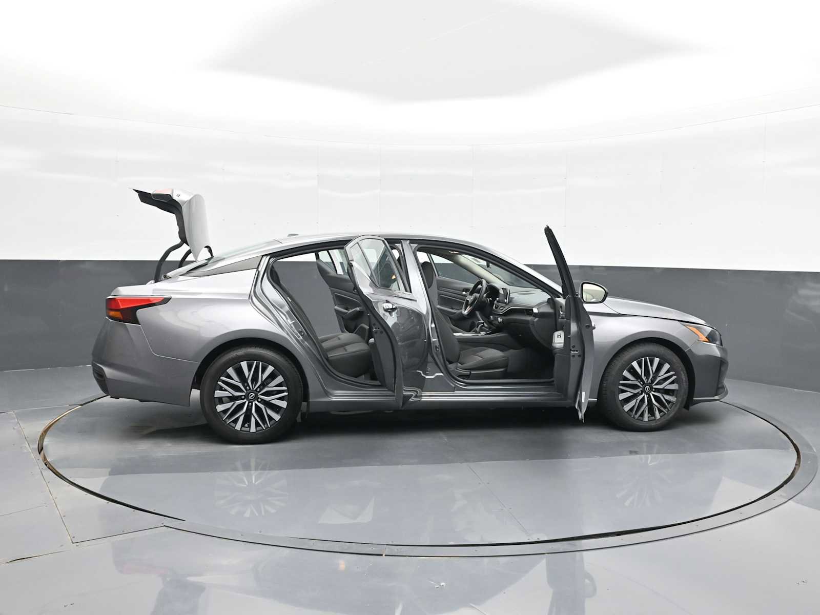 Used 2024 Nissan Altima 2.5 SV image 38